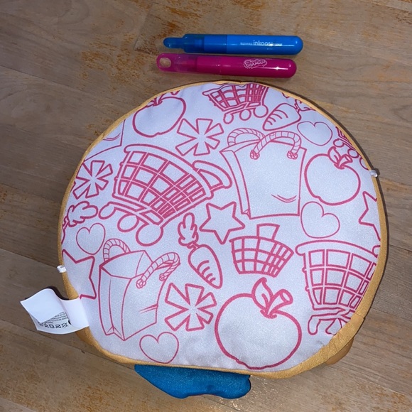 🌺 SHOPKINS Color n' Go D'lish Donut
Colouring Pillow - Picture 4 of 7